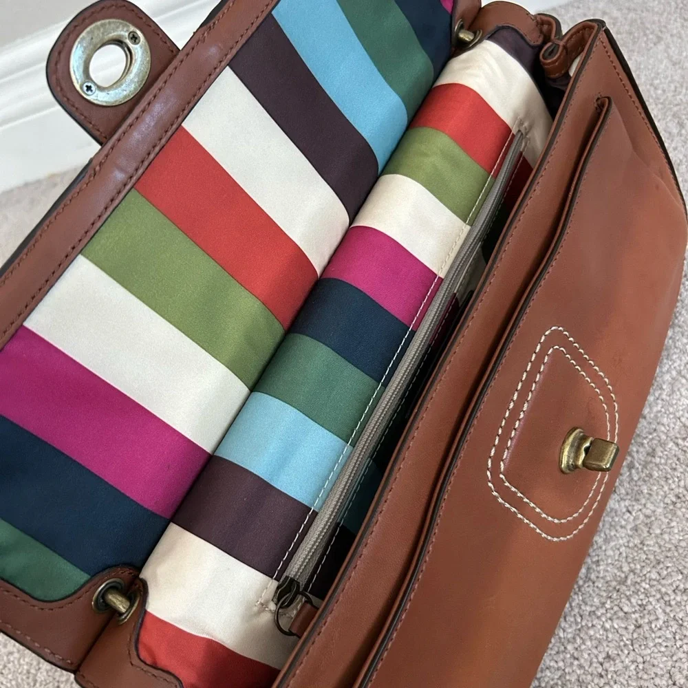 Elegant Brown Leather Shoulder Bag - Picture 6 of 11